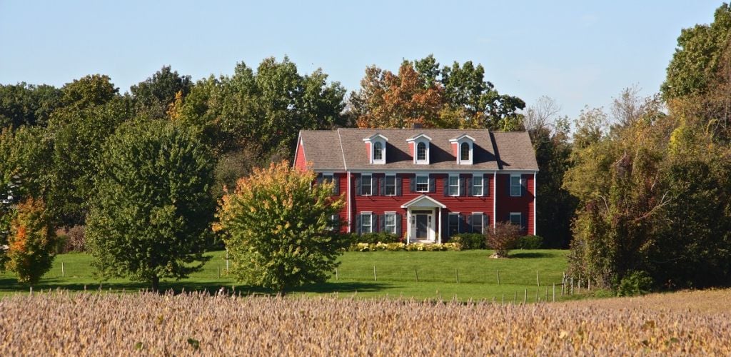 Songbird Prairie Bed and Breakfast - Be Serenaded by Feathered Friends! 1