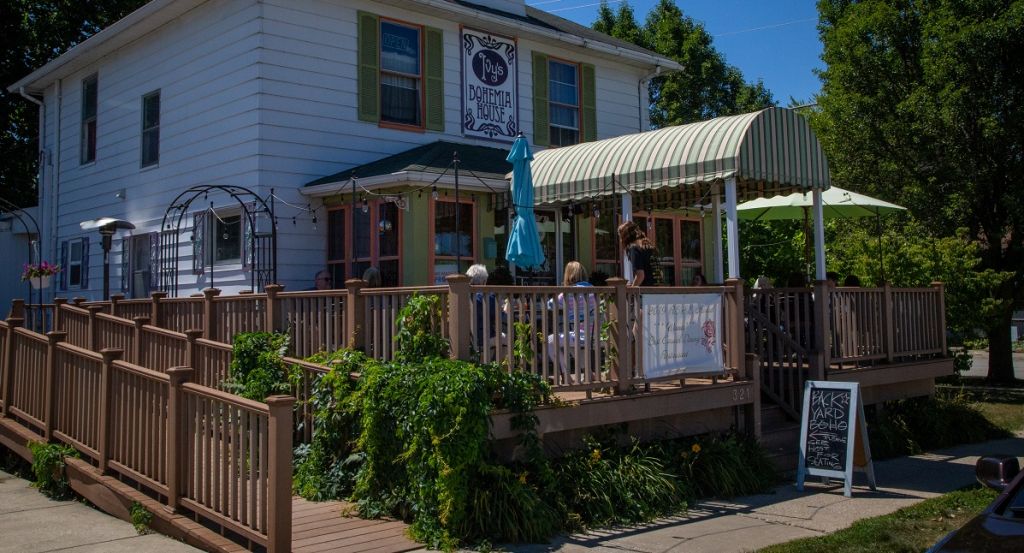 Ivy's Bohemia House -- outdoor dining
