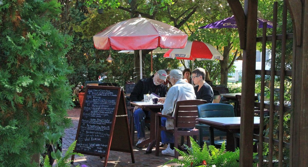 Outdoor Dining in Indiana's Cool North 9