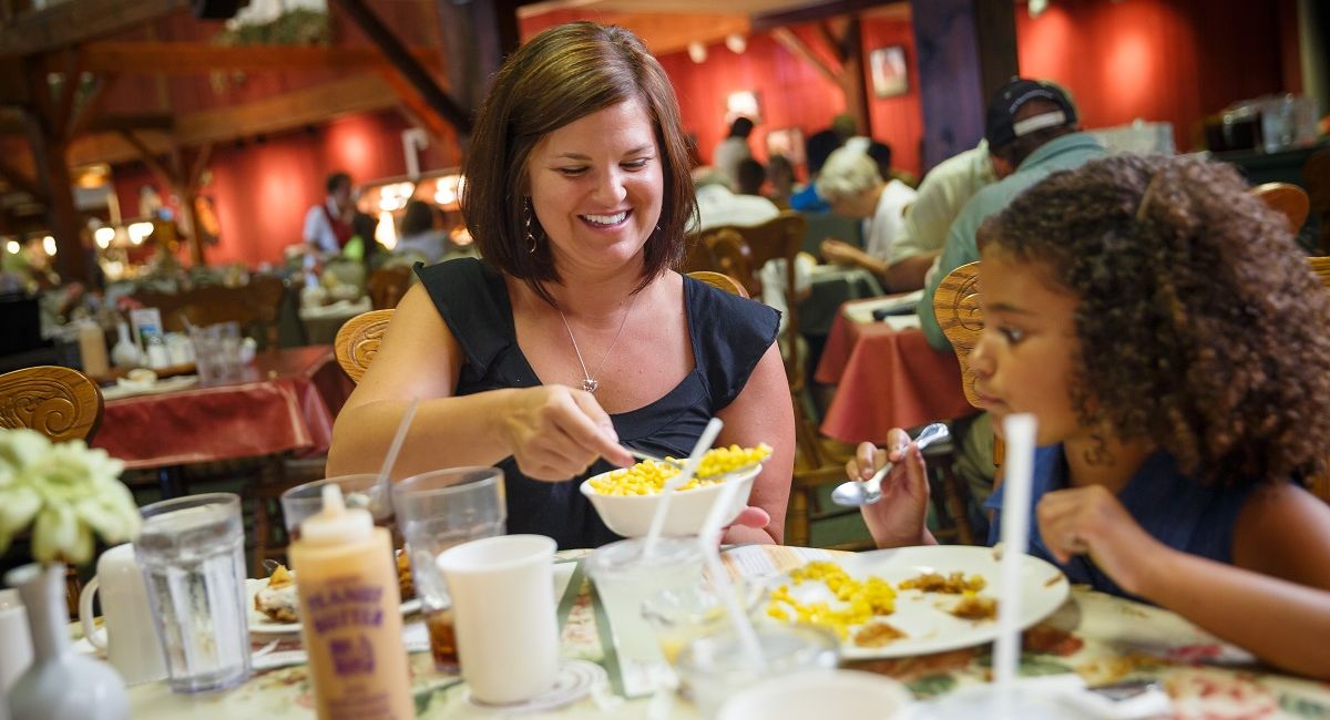 Lodging and Dining Along the Toll Road